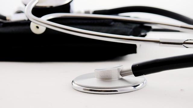 Black and white image of a stethoscope