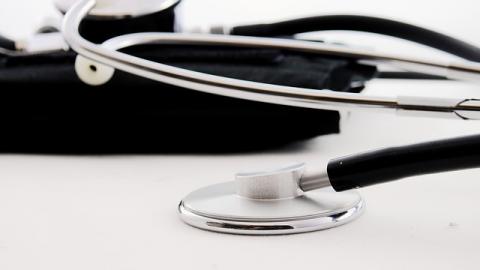 Black and white image of a stethoscope